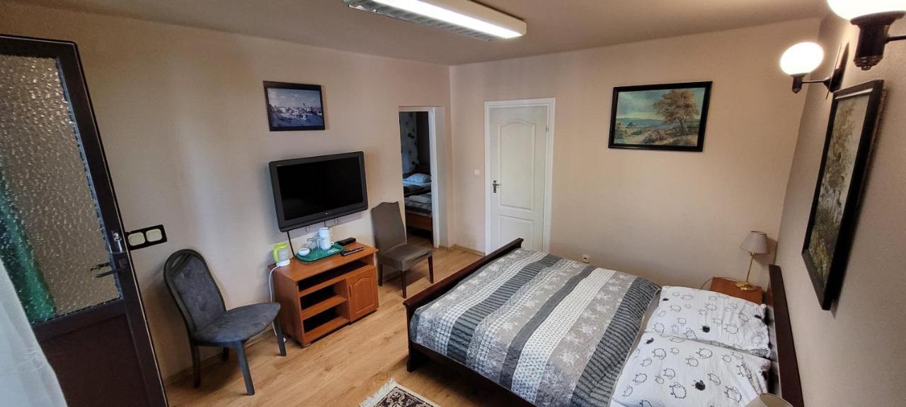 Bed & Breakfast Dworek Goscinne Olsztyn (Silesia)