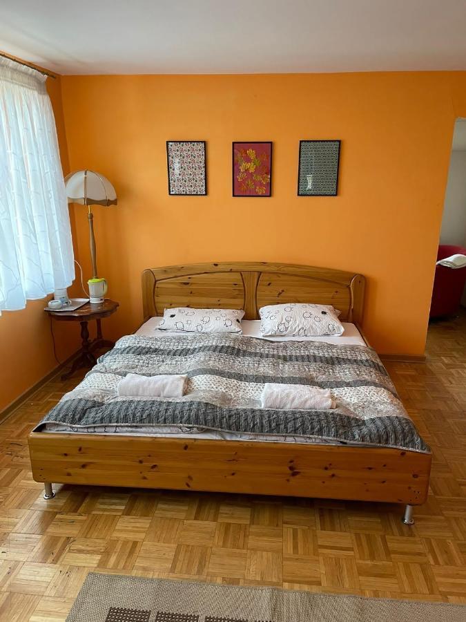 Bed & Breakfast Dworek Goscinne Olsztyn (Silesia)